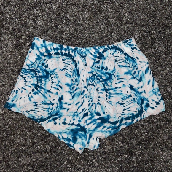 Tie Front Detail Shorts - Picture 3 of 4